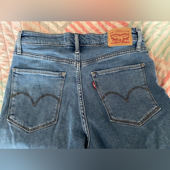 Levi’s High Rise Skinny Jean - Picture 4 of 4